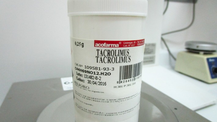 Tacrolimus en solución hidroalcohólica